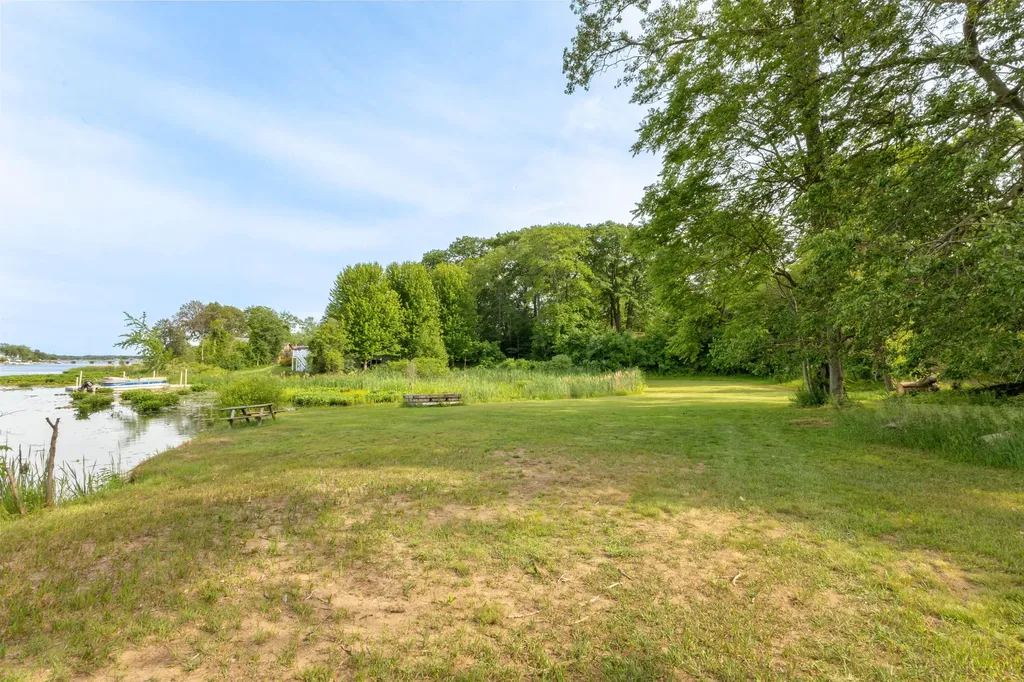 17097 Roosevelt Road Ferrysburg City MI 49456