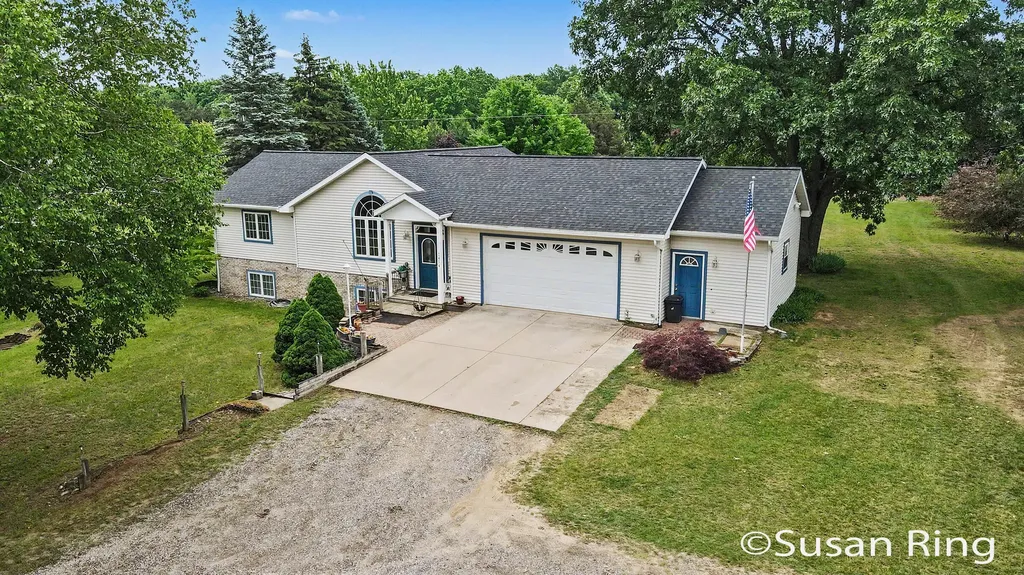 3454 Holland Lake Evergreen Township MI 48884