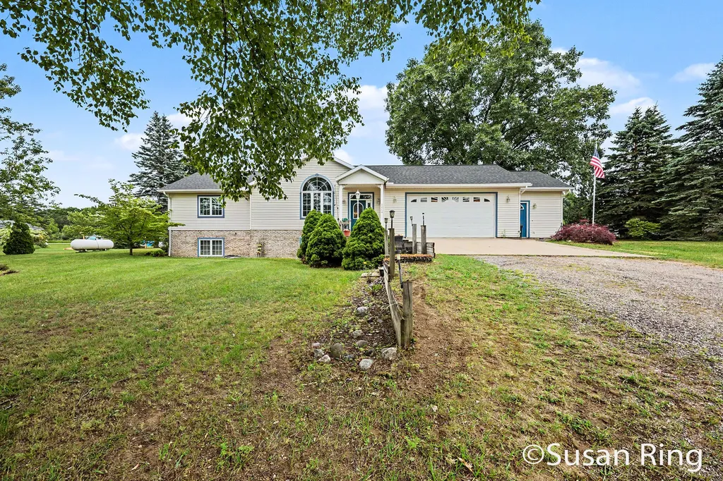3454 Holland Lake Evergreen Township MI 48884