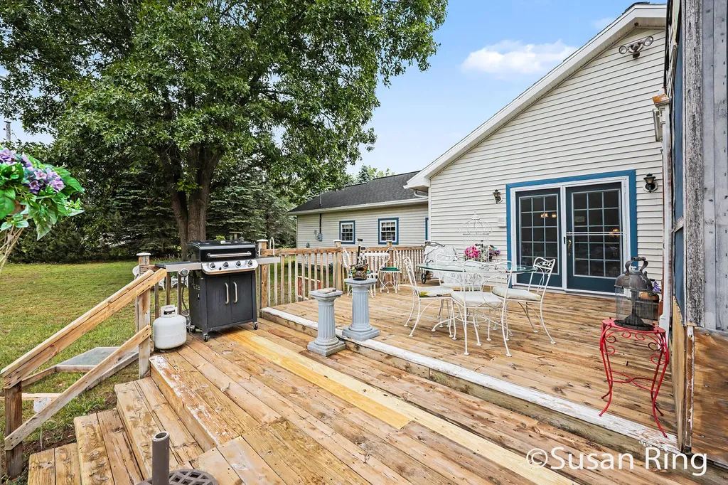 3454 Holland Lake Evergreen Township MI 48884