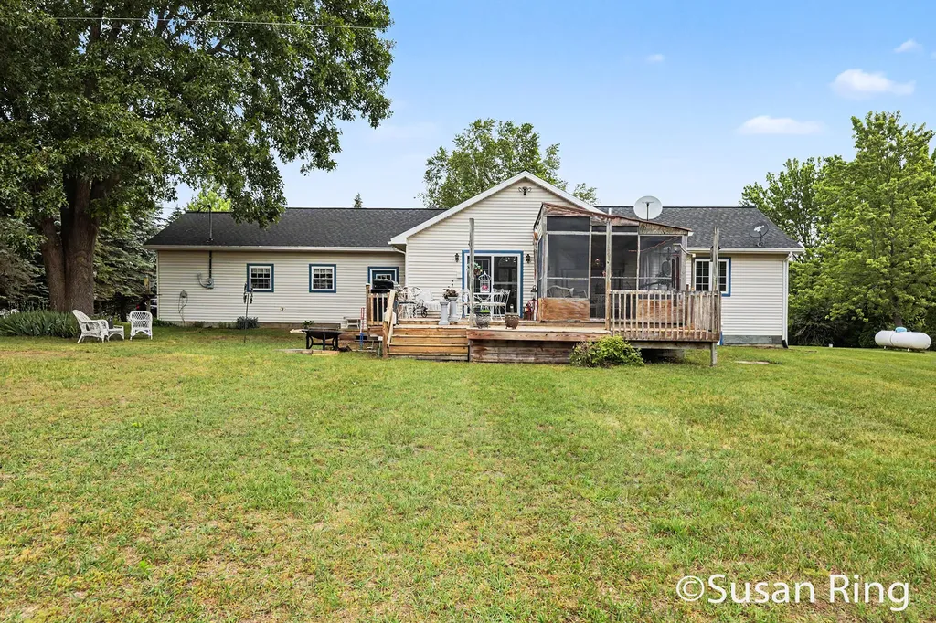 3454 Holland Lake Evergreen Township MI 48884