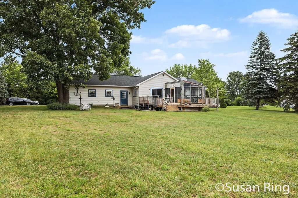 3454 Holland Lake Evergreen Township MI 48884