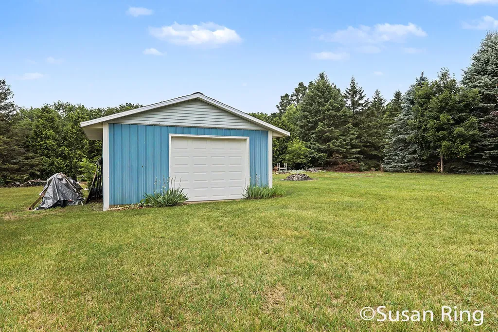 3454 Holland Lake Evergreen Township MI 48884