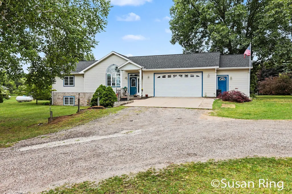3454 Holland Lake Evergreen Township MI 48884