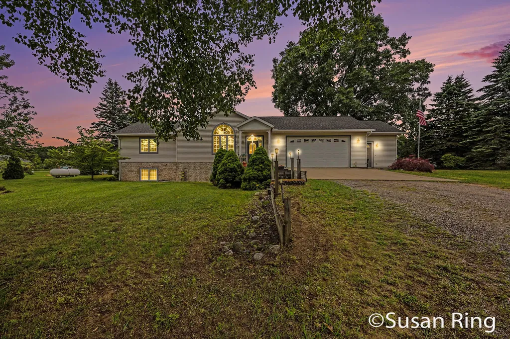 3454 Holland Lake Evergreen Township MI 48884