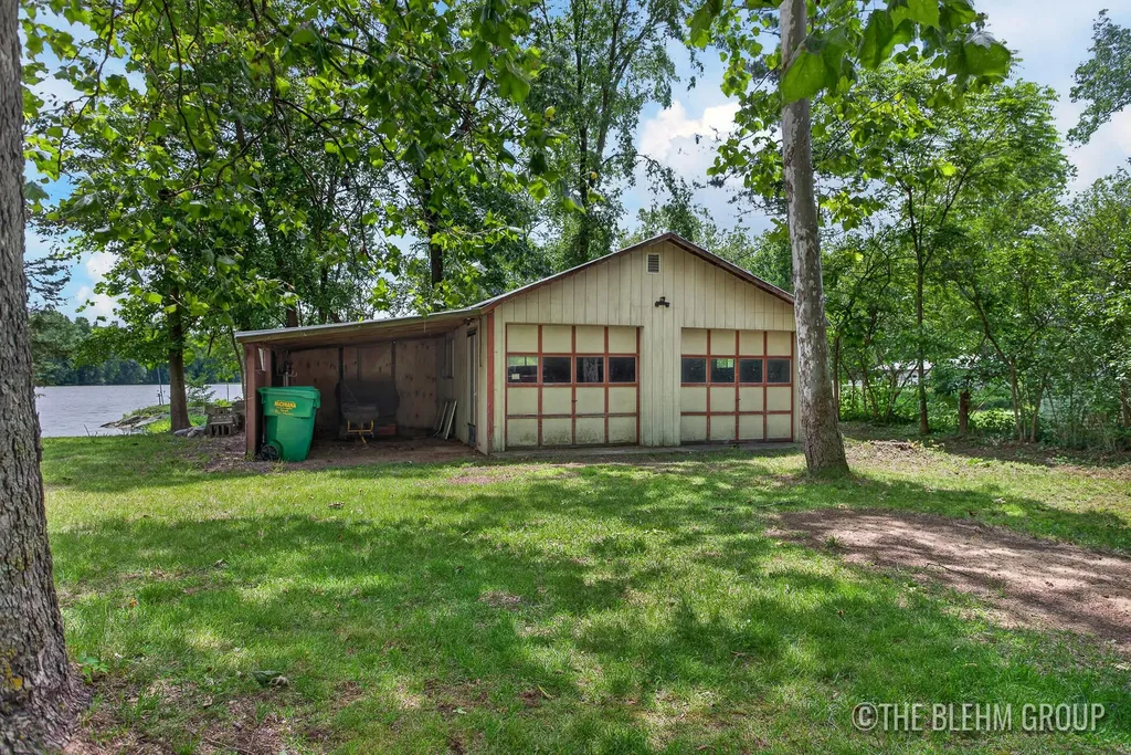 15121 Roberts Shore Drive Constantine Township MI 49042