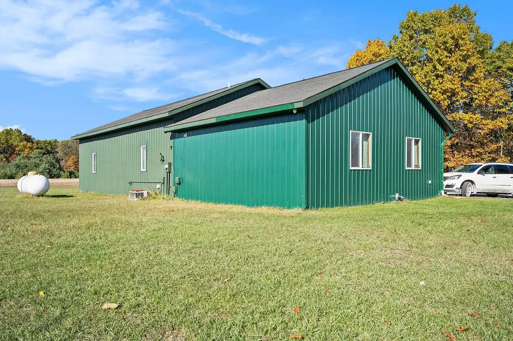 479 & 515 S Division Street Newaygo City MI 49337