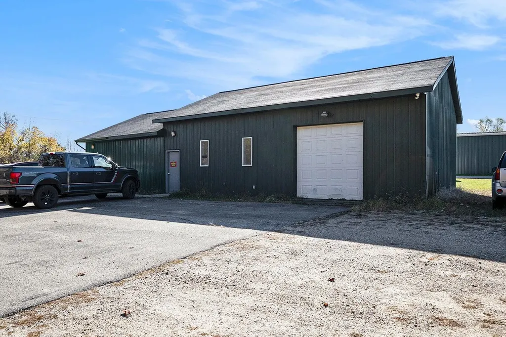 479 & 515 S Division Street Newaygo City MI 49337