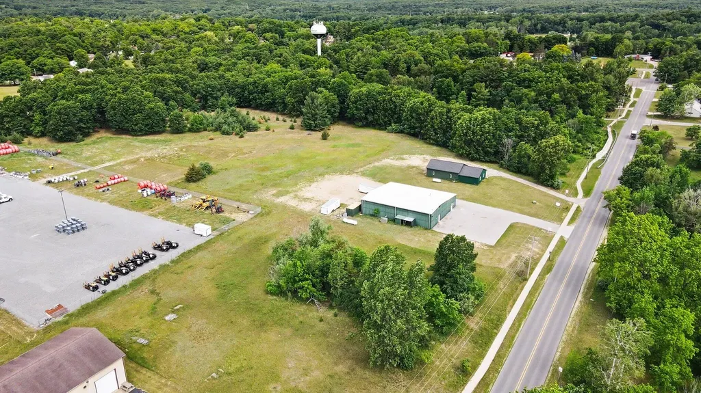 479 & 515 S Division Street Newaygo City MI 49337