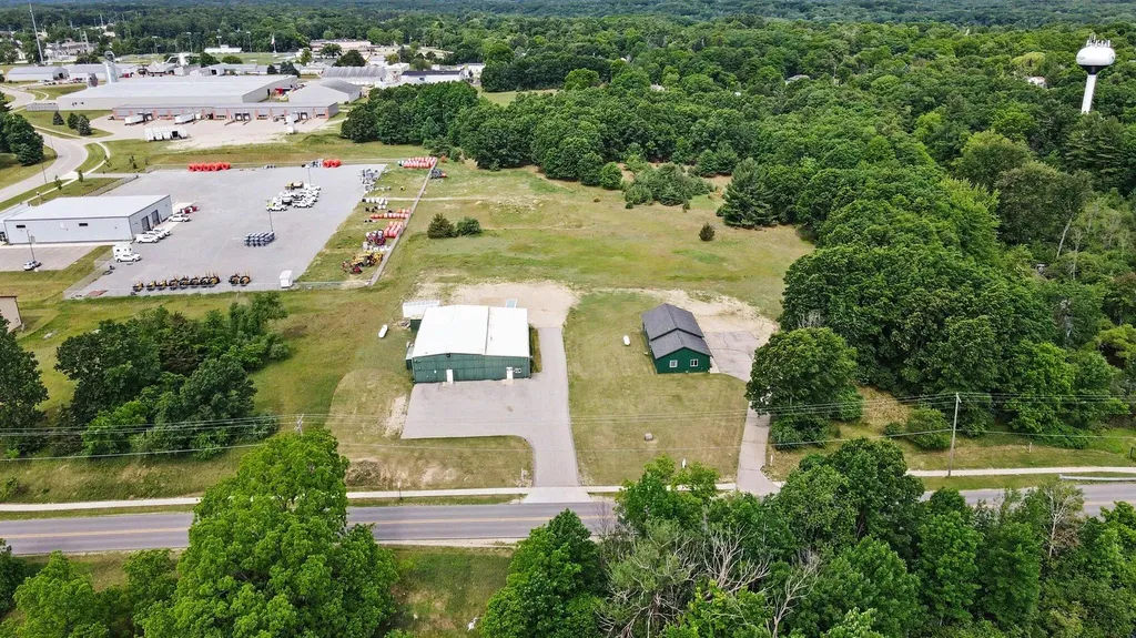 479 & 515 S Division Street Newaygo City MI 49337