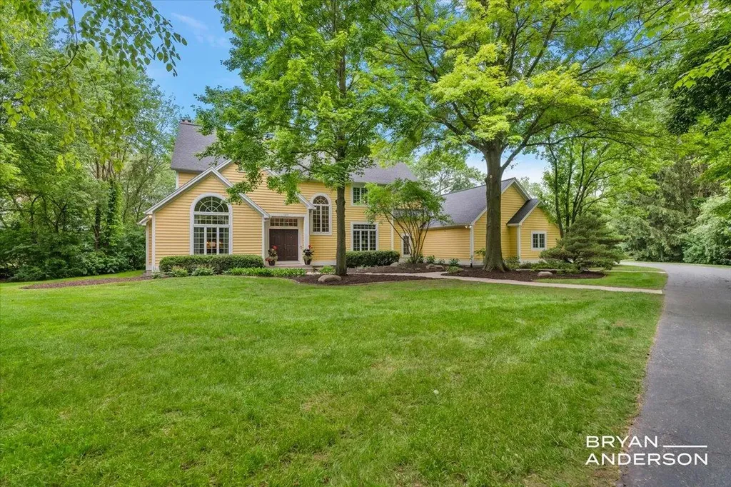 1015 Bradford Hollow Lane NE Grand Rapids Charter Township MI 49525