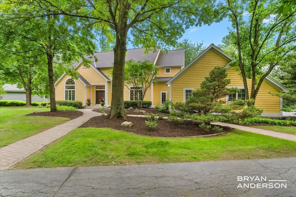 1015 Bradford Hollow Lane NE Grand Rapids Charter Township MI 49525