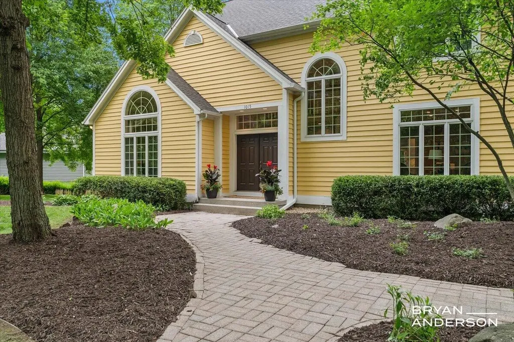 1015 Bradford Hollow Lane NE Grand Rapids Charter Township MI 49525