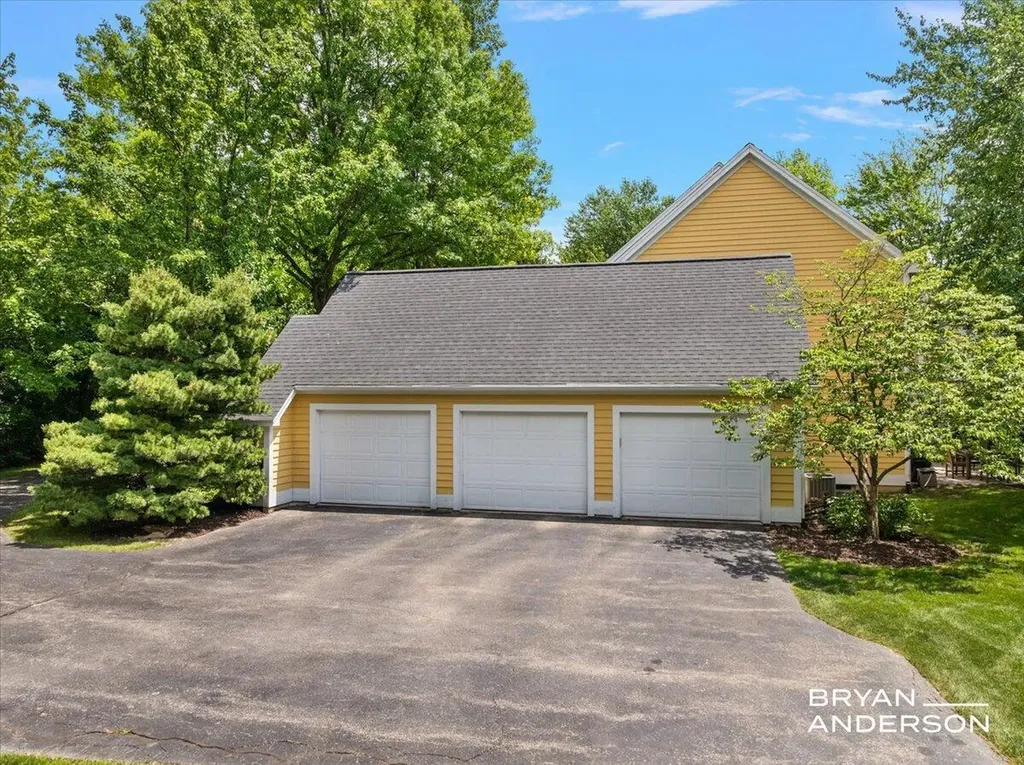 1015 Bradford Hollow Lane NE Grand Rapids Charter Township MI 49525