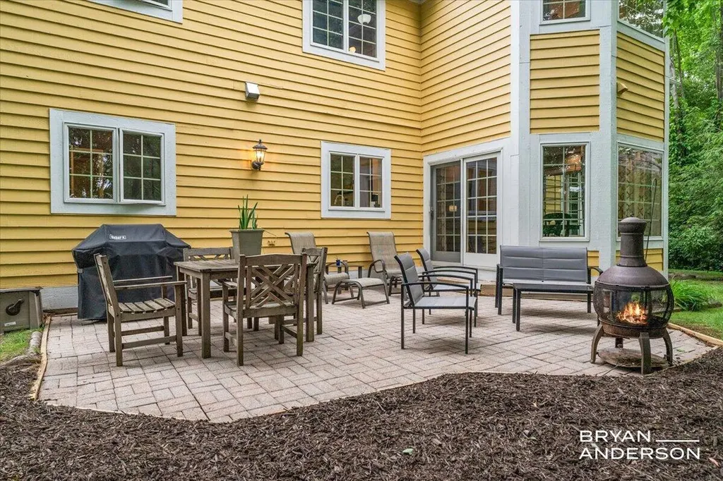 1015 Bradford Hollow Lane NE Grand Rapids Charter Township MI 49525