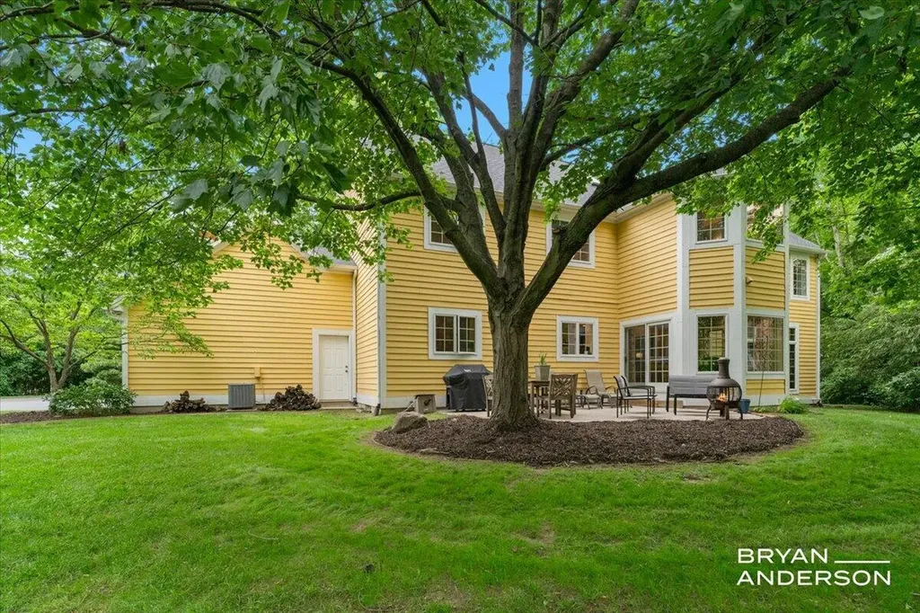 1015 Bradford Hollow Lane NE Grand Rapids Charter Township MI 49525
