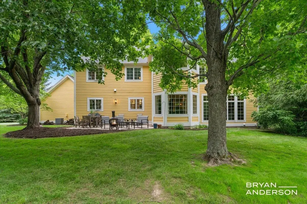 1015 Bradford Hollow Lane NE Grand Rapids Charter Township MI 49525