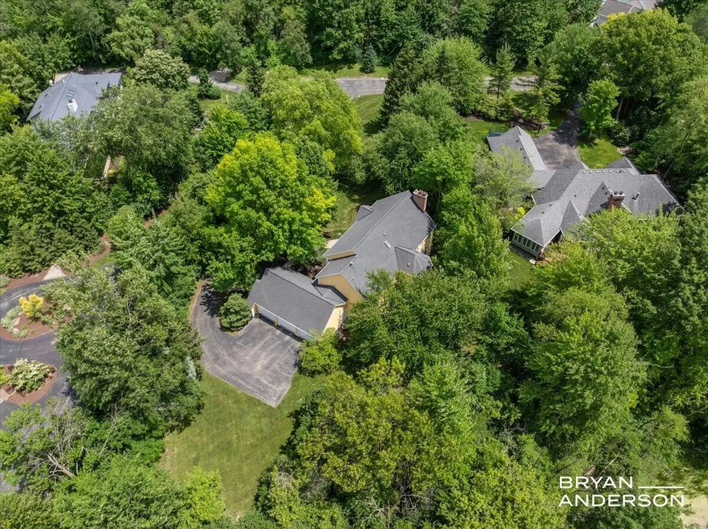 1015 Bradford Hollow Lane NE Grand Rapids Charter Township MI 49525