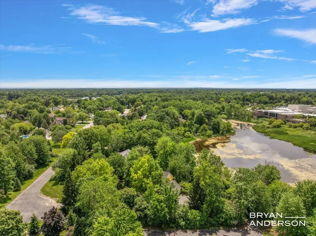 1015 Bradford Hollow Lane NE Grand Rapids Charter Township MI 49525