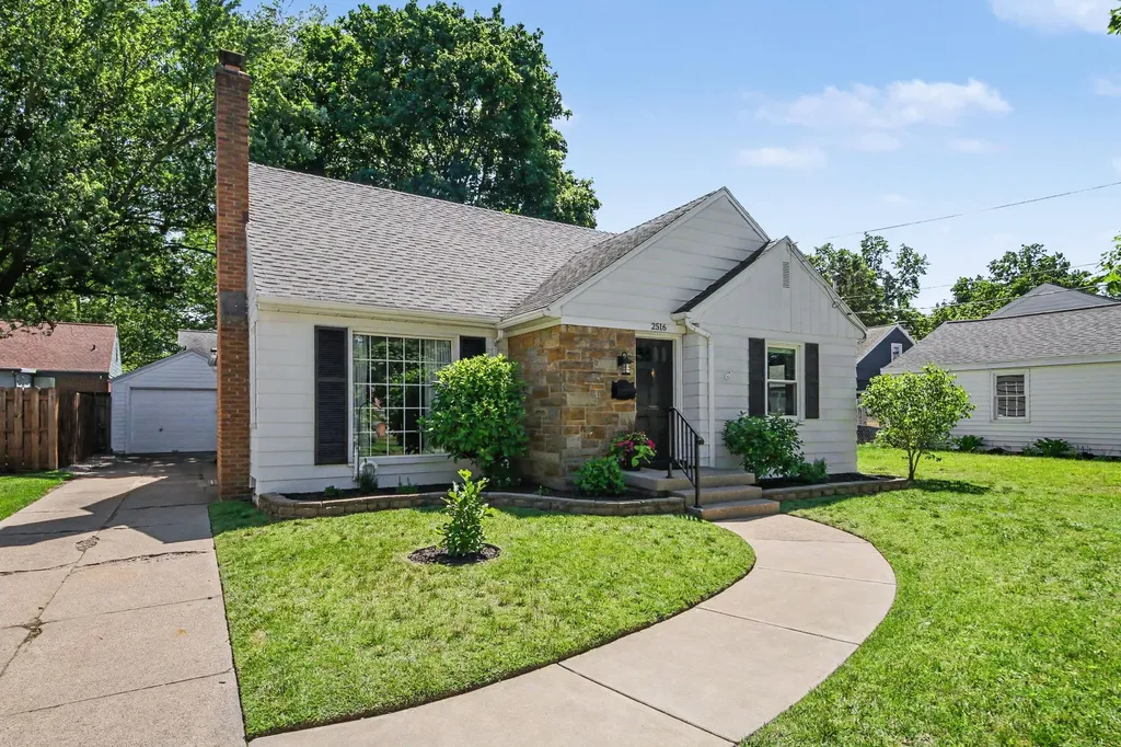 2516 Mildred Avenue SE Grand Rapids Charter Township MI 49507