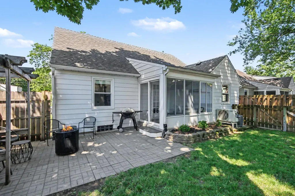 2516 Mildred Avenue SE Grand Rapids Charter Township MI 49507