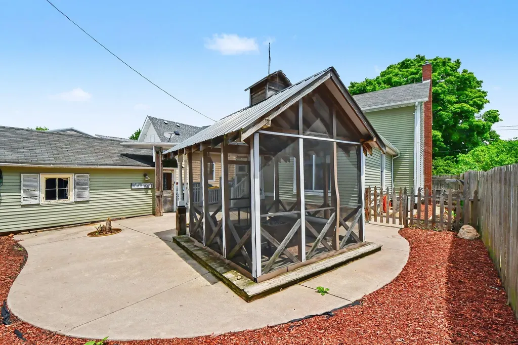 311 S Bridge Street Belding City MI 48809