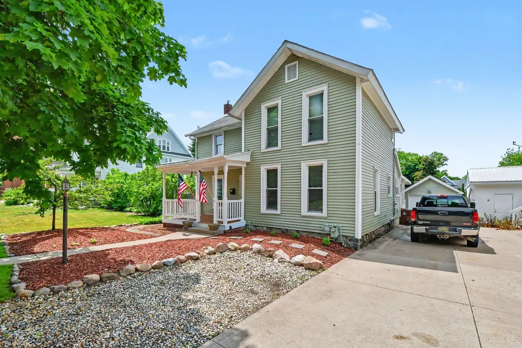311 S Bridge Street Belding City MI 48809