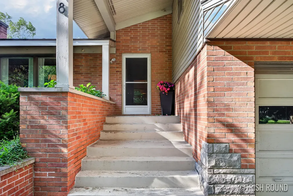 518 Russwood Street NE Grand Rapids City MI 49505