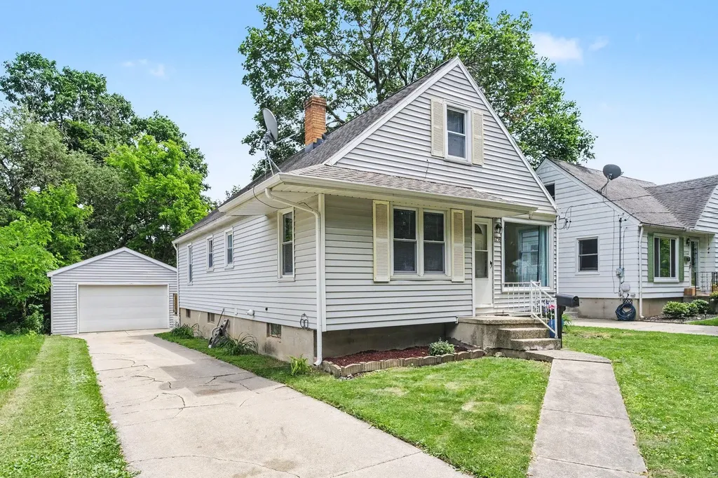 1258 Spring Avenue NE Grand Rapids City MI 49505