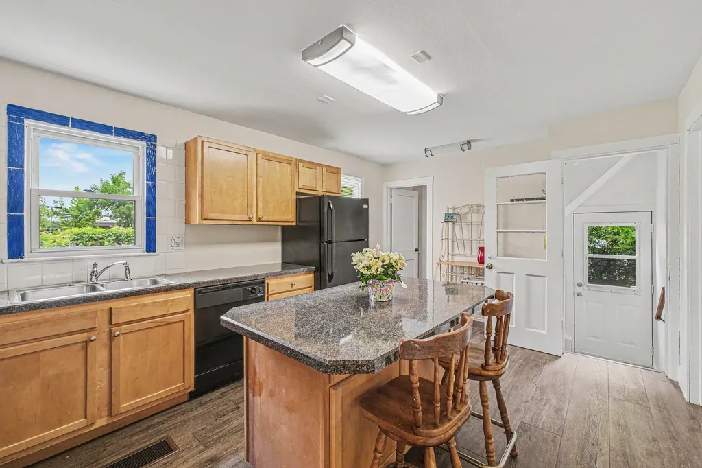 1258 Spring Avenue NE Grand Rapids City MI 49505