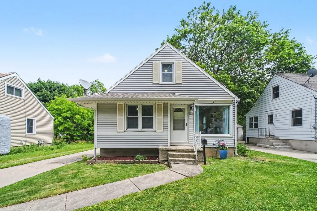 1258 Spring Avenue NE Grand Rapids City MI 49505