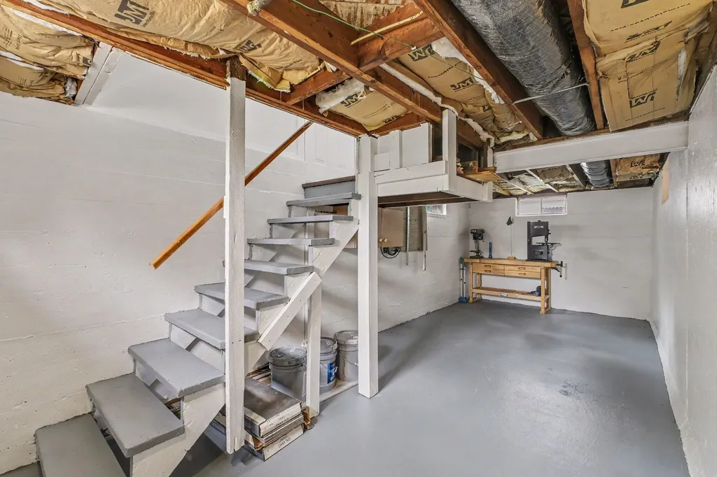 1258 Spring Avenue NE Grand Rapids City MI 49505