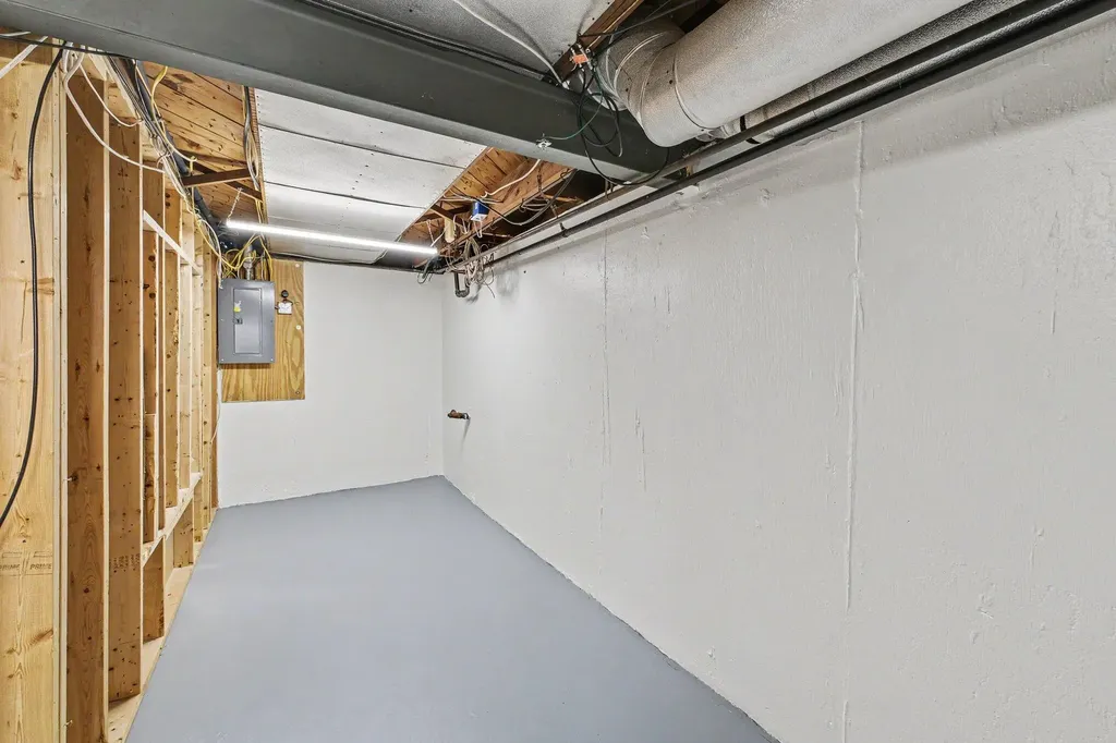 1258 Spring Avenue NE Grand Rapids City MI 49505