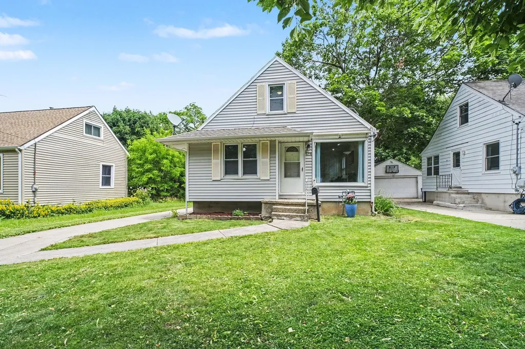 1258 Spring Avenue NE Grand Rapids City MI 49505