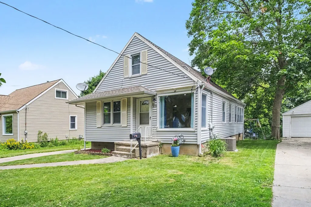 1258 Spring Avenue NE Grand Rapids City MI 49505