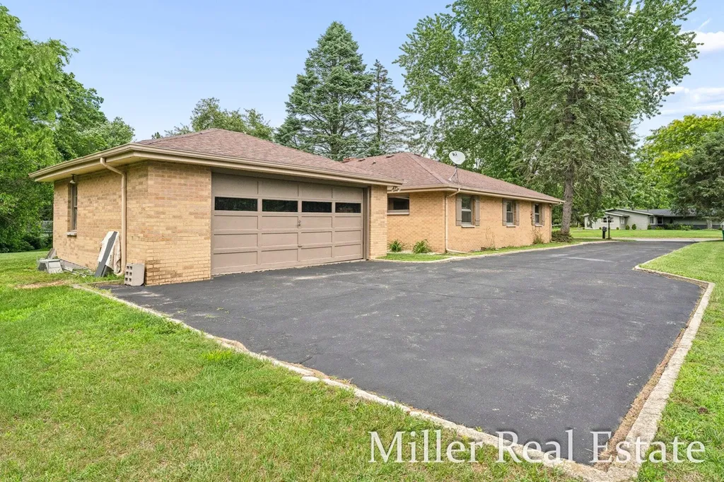 1140 David Drive Hastings City MI 49058