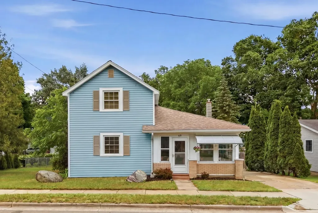 419 N Monroe Street SE Lowell City MI 49331
