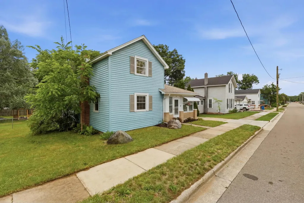 419 N Monroe Street SE Lowell City MI 49331