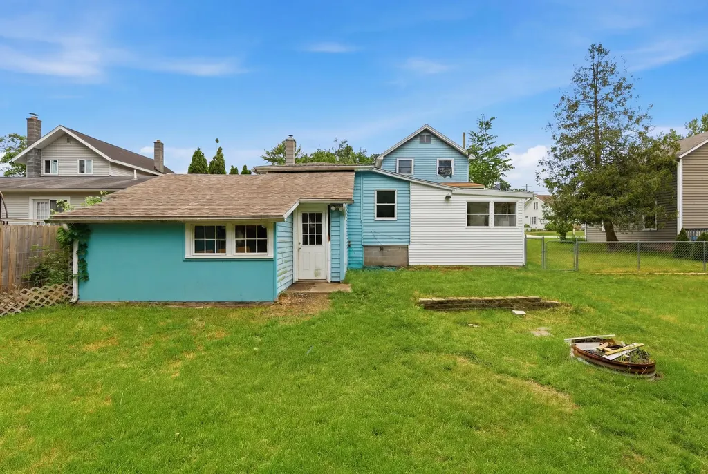 419 N Monroe Street SE Lowell City MI 49331