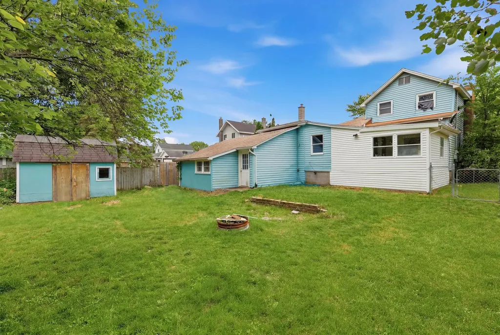 419 N Monroe Street SE Lowell City MI 49331