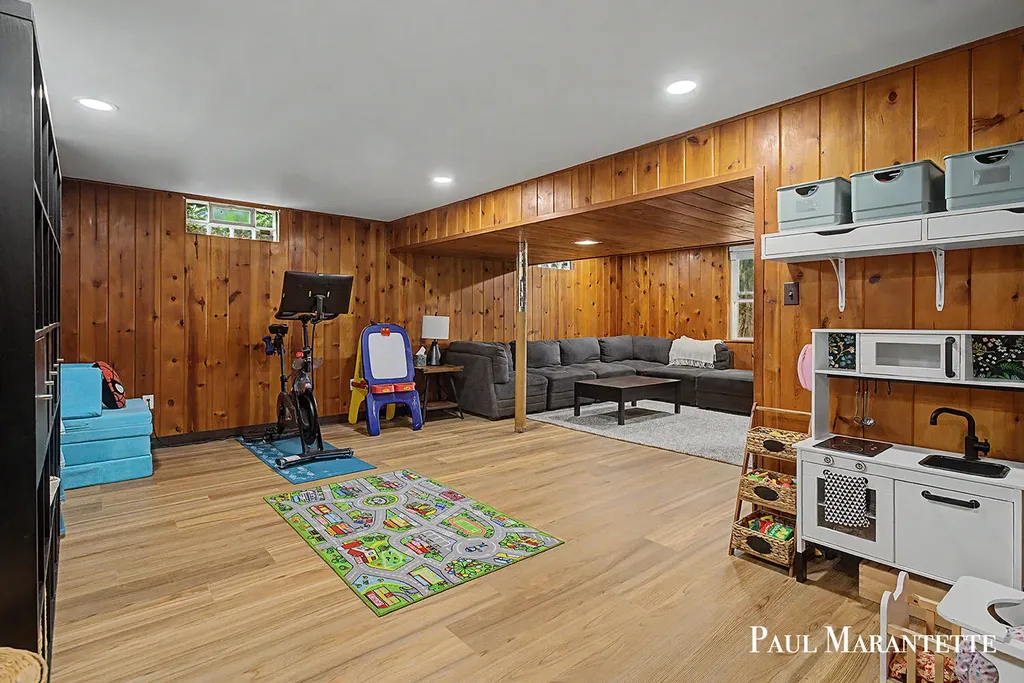 1028 Dorroll Street NE Grand Rapids City MI 49505