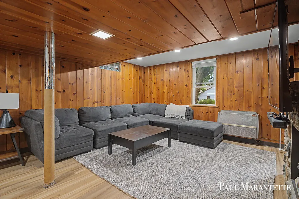 1028 Dorroll Street NE Grand Rapids City MI 49505
