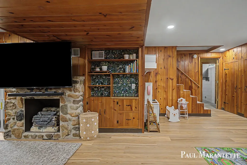 1028 Dorroll Street NE Grand Rapids City MI 49505