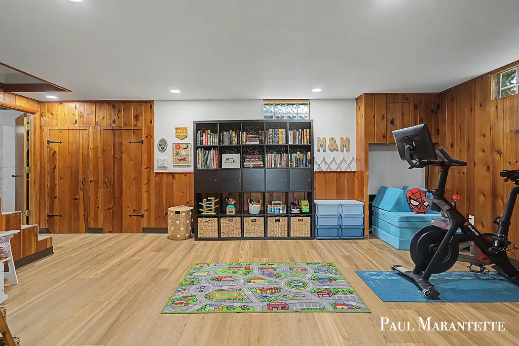 1028 Dorroll Street NE Grand Rapids City MI 49505