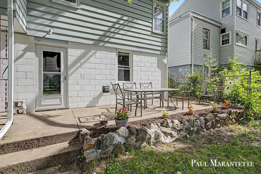 1028 Dorroll Street NE Grand Rapids City MI 49505
