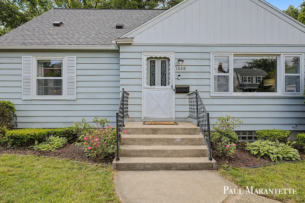 1028 Dorroll Street NE Grand Rapids City MI 49505