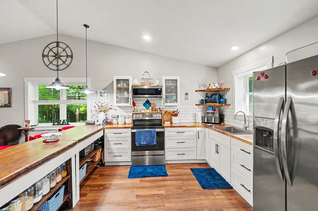 22032 Pine Valley Drive Burdell Township MI 49688