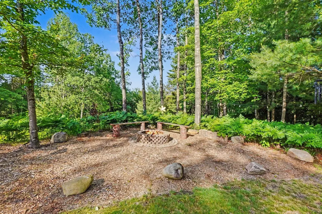 22032 Pine Valley Drive Burdell Township MI 49688