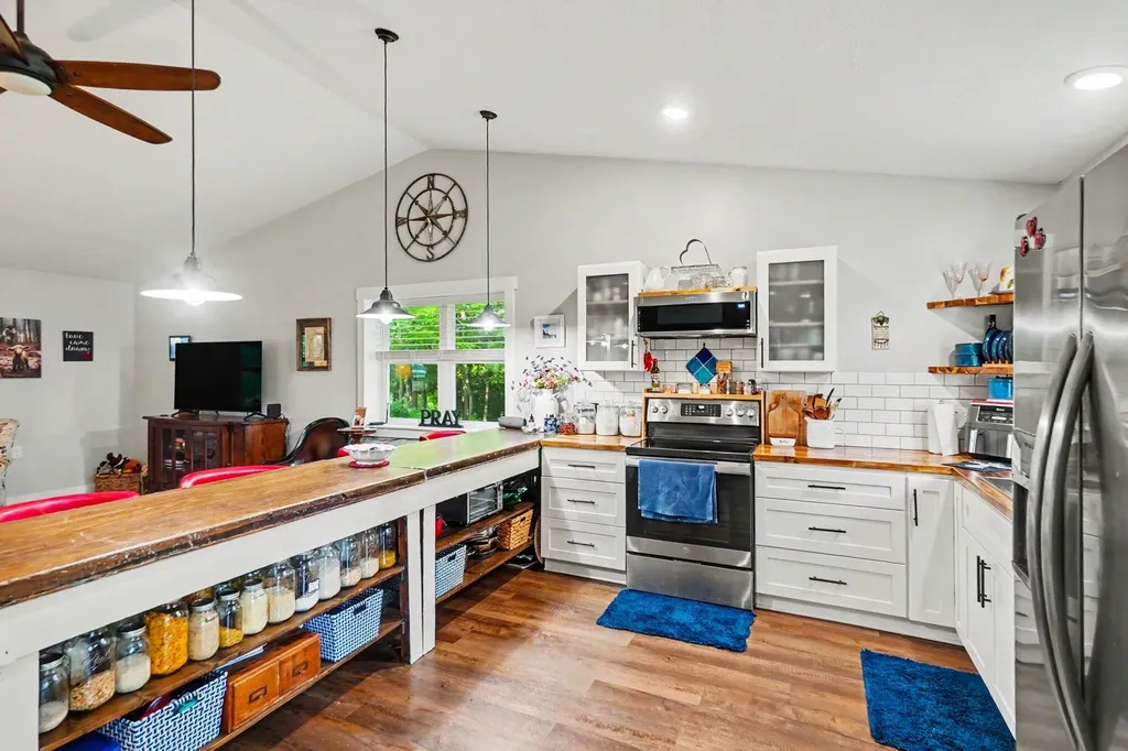 22032 Pine Valley Drive Burdell Township MI 49688