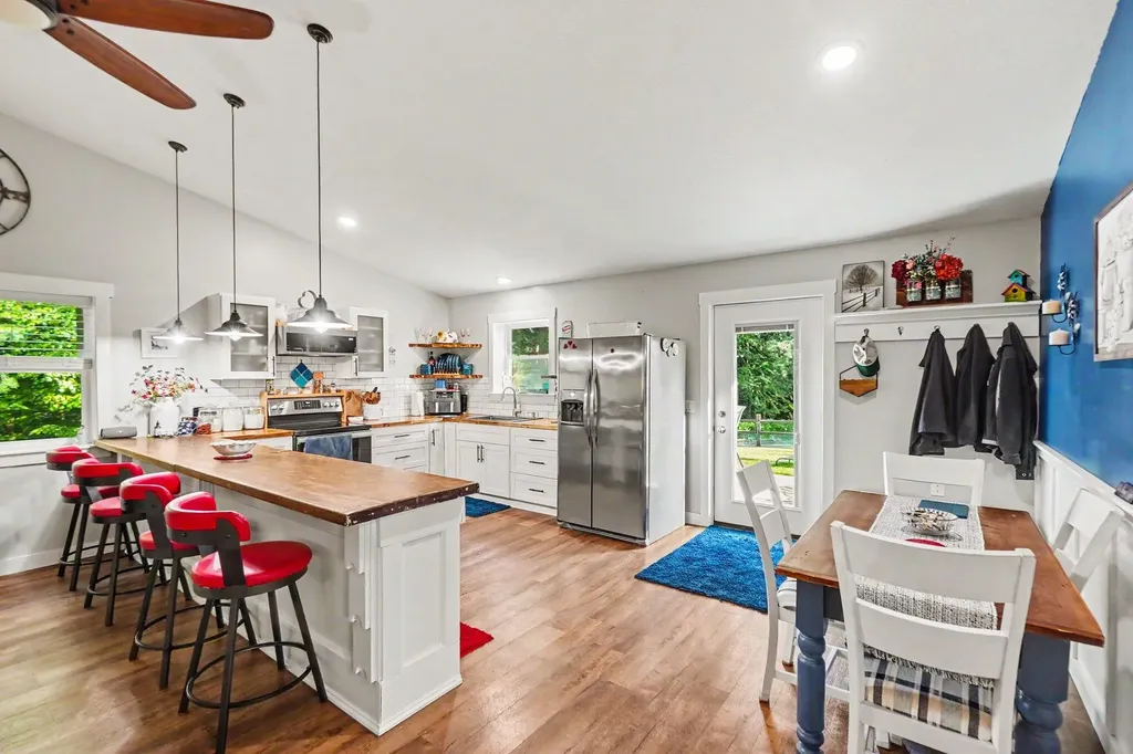 22032 Pine Valley Drive Burdell Township MI 49688